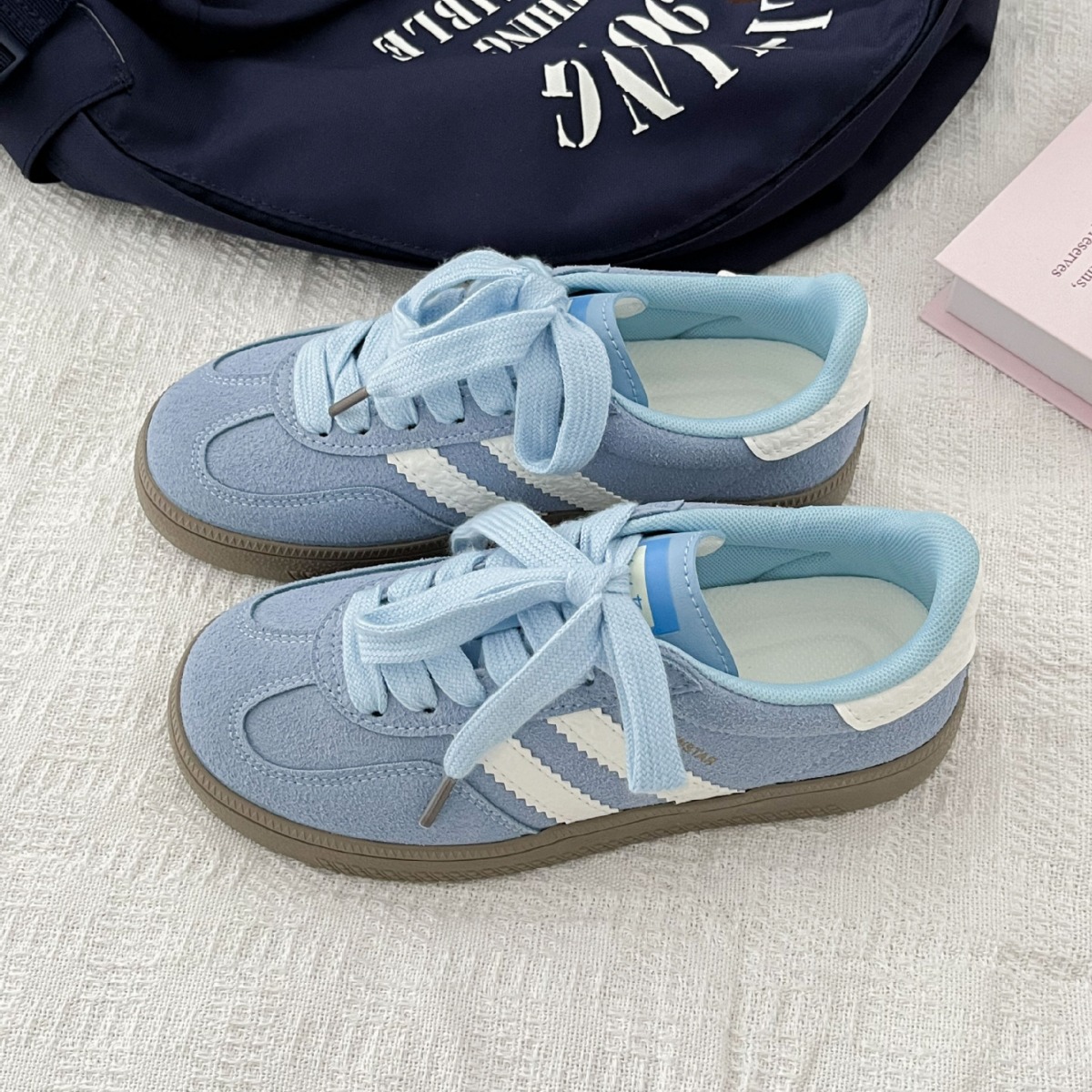 Vintage-style sneakers for wom - Guipure Lace Panel reseña y precio