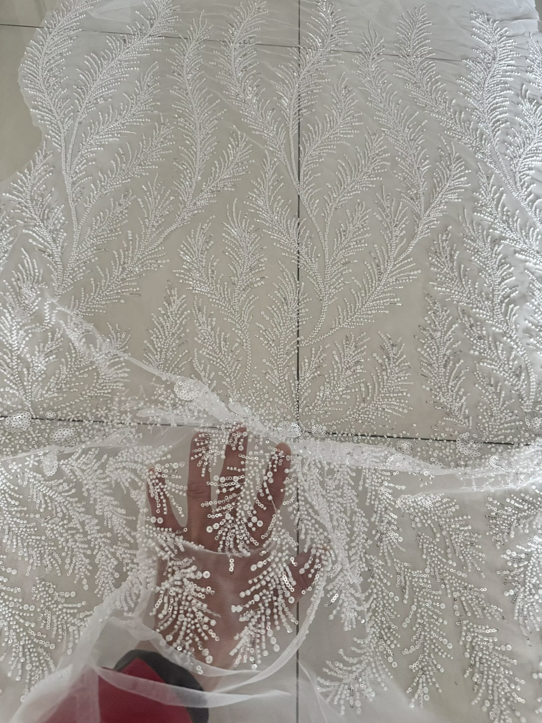 White Beaded Pearl Crystal Seq - Crystal Mesh Fabric reseña y precio