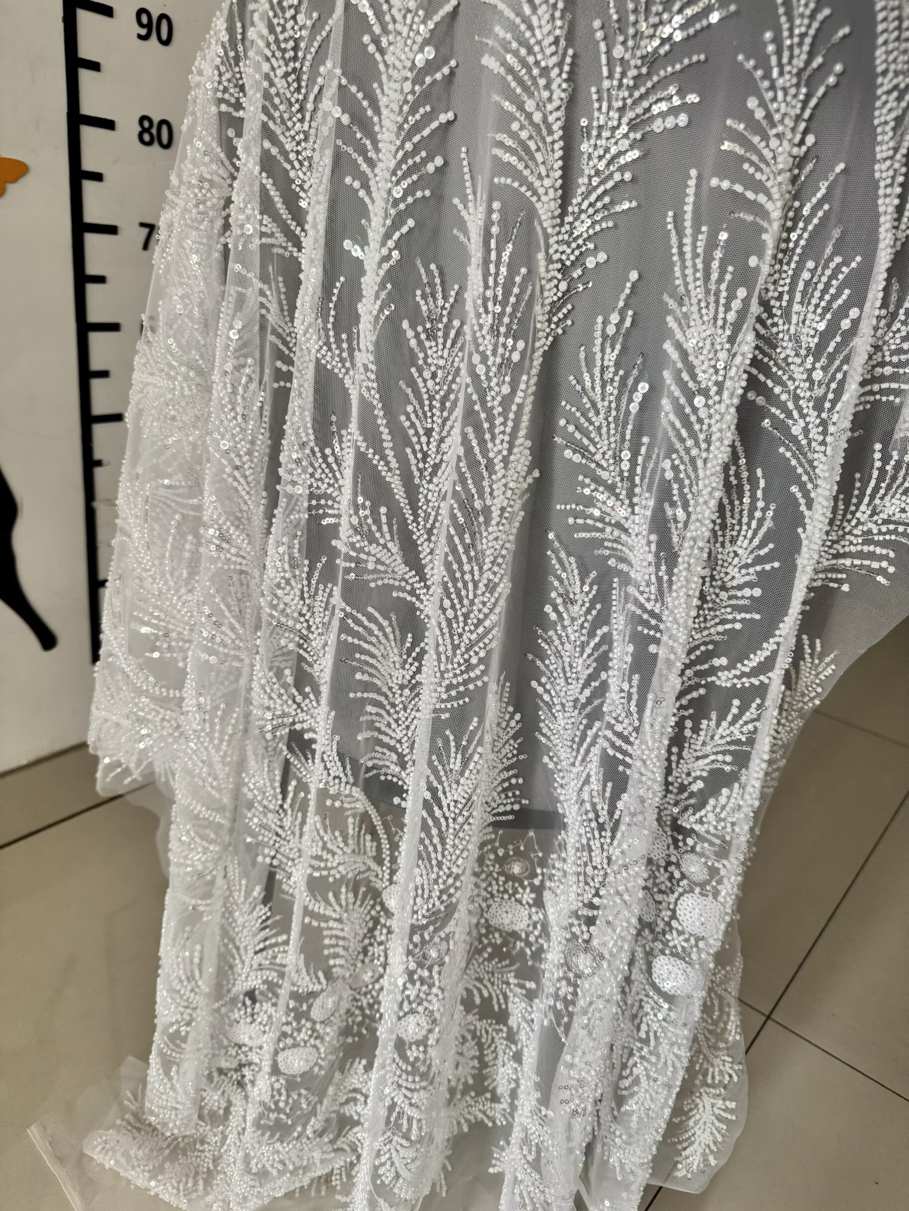 White Beaded Pearl Crystal Seq - Crystal Mesh Fabric reseña y precio
