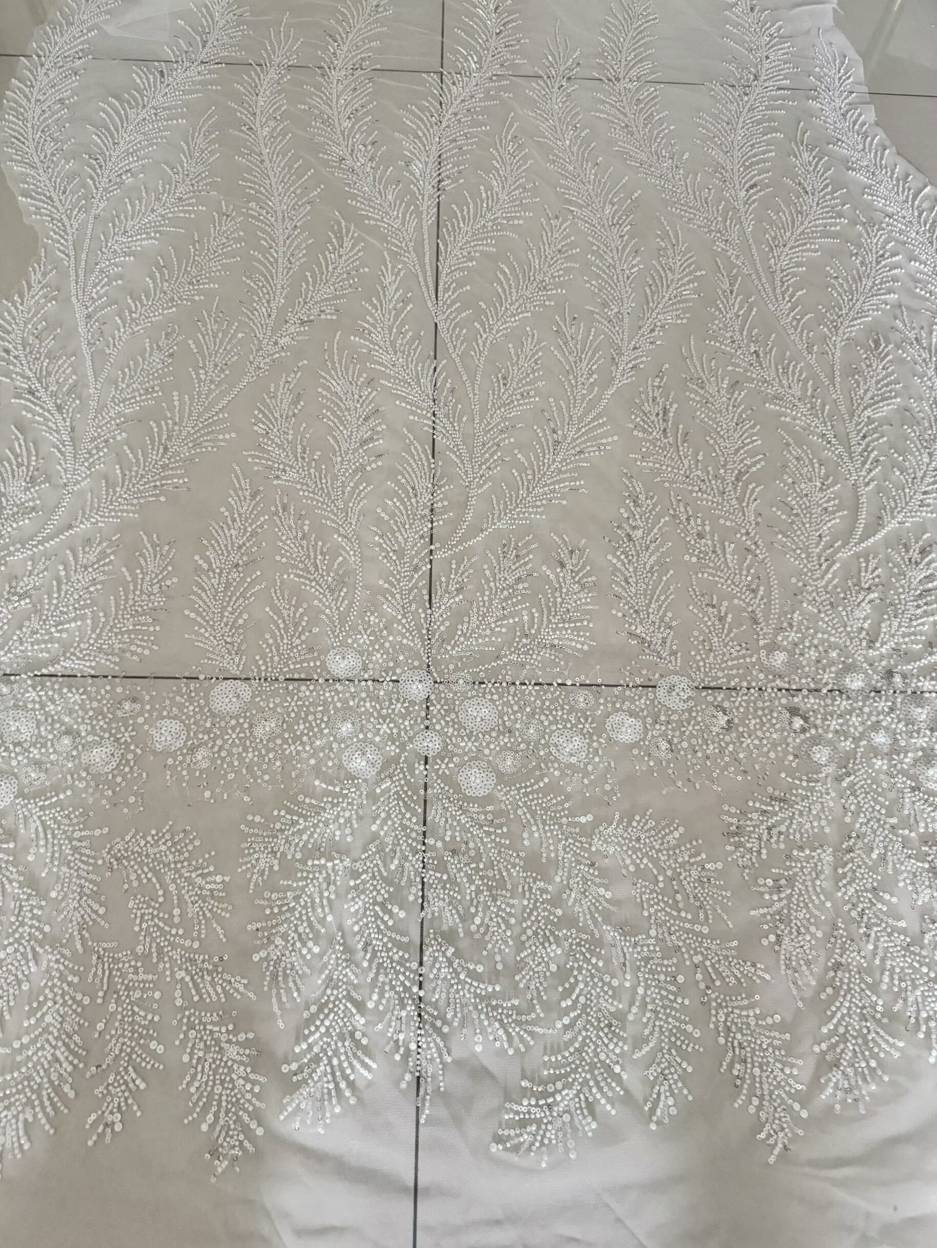 White Beaded Pearl Crystal Seq - Crystal Mesh Fabric reseña y precio